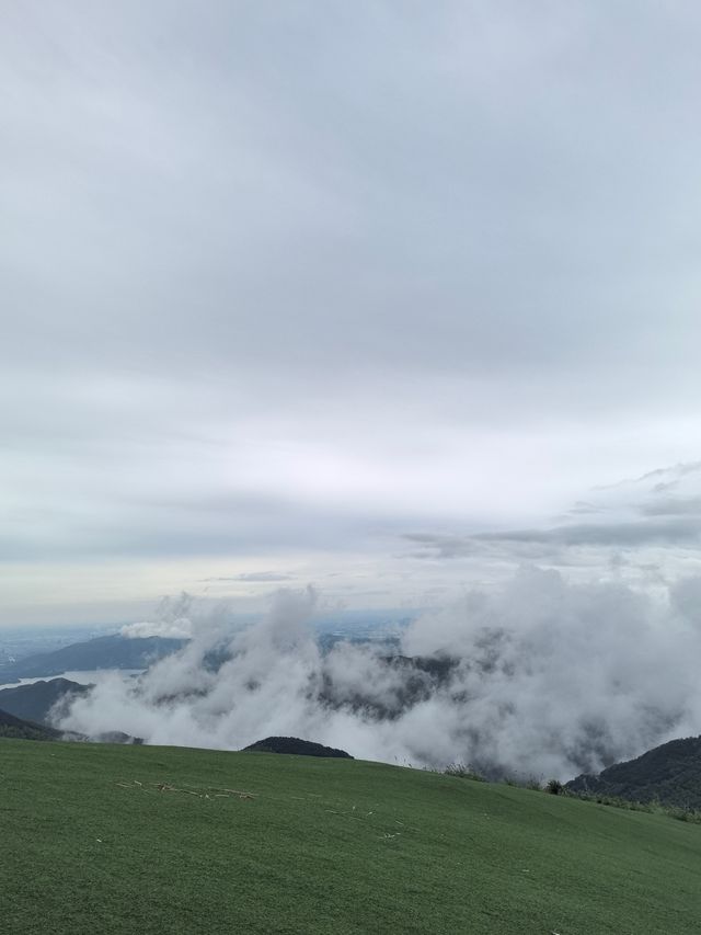 繼承「王位」，雨後初晴時，雲海翻騰