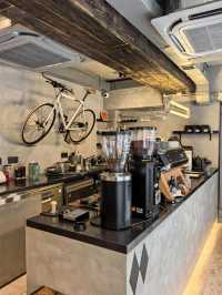 🇭🇰香港中環半山｜隱藏工業風咖啡館 偷得浮生半日閒☕️