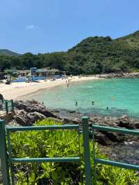 🌊香港西貢半月灣玻璃海打卡全攻略！這片藍美得像濾鏡開到最大💦