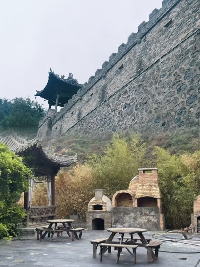 華夏之源，古韻堯王台 喺山西永濟嘅中條山上，有一處閃耀住華夏文明之光嘅聖地——堯王台風景區。呢度
