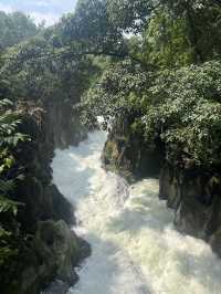 The amazing waterfall HUANGGUOSHUPUBU