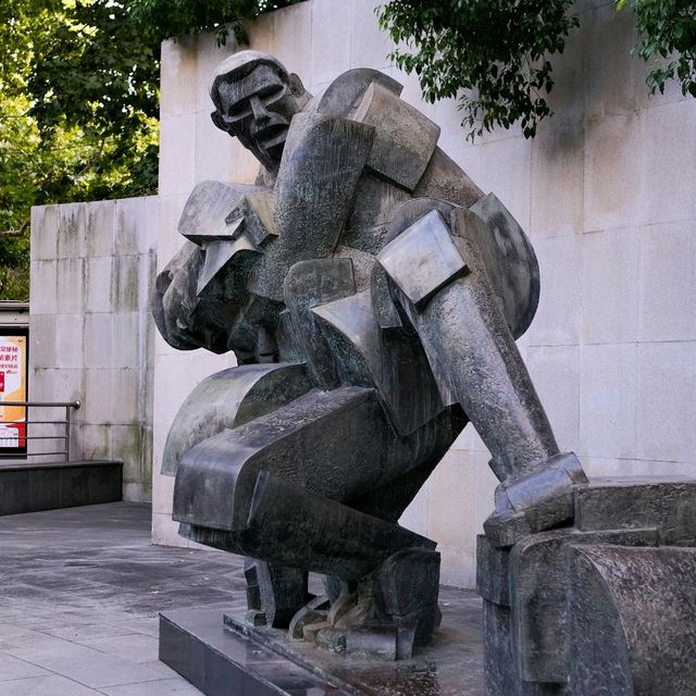 🗿 People’s Park Statues: Art Among the Trees