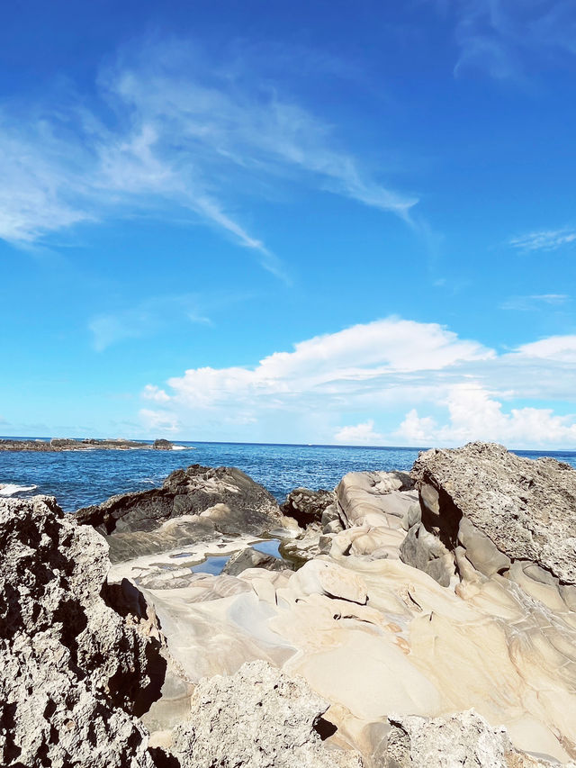 🌊 Xiao Yeliu facing the ocean: Taitung’s Wild Sculpture Park by the Sea! 🗿