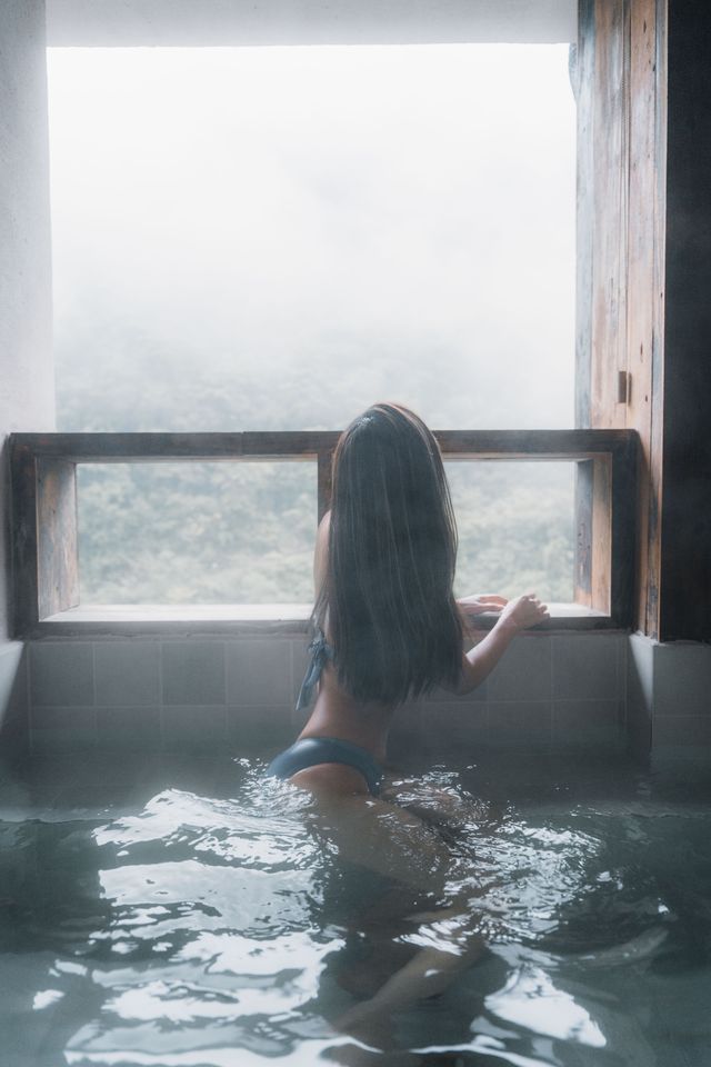 秋日 雨天 山林 私湯
