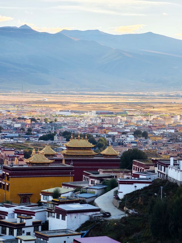 理塘後山日落機位｜雲端觀景台，美到窒息！