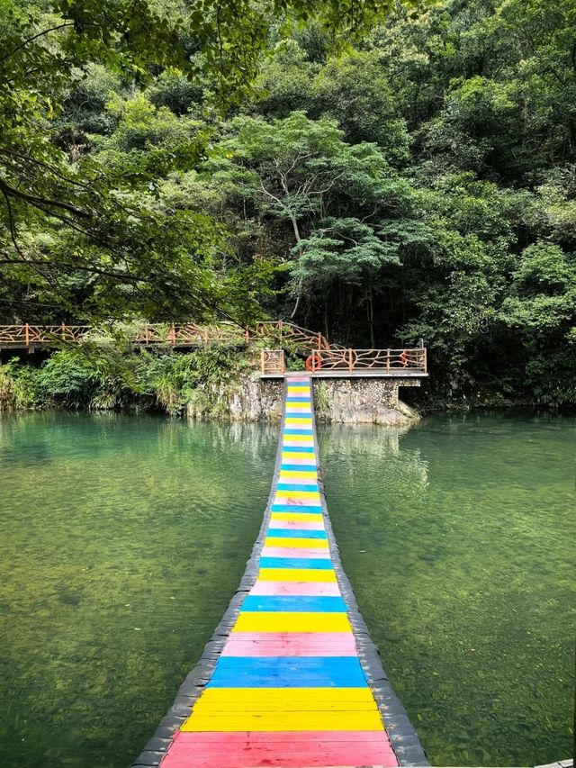 浙南秘境龍灣潭在千米懸空棧道看絕美飛瀑 浙南秘境龍灣潭在千米懸空棧道看絕美飛瀑