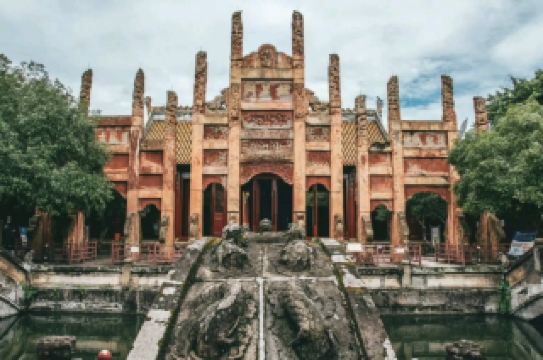 自貢旅行ガイド：恐竜の郷と彩灯の街のファンタジーな旅