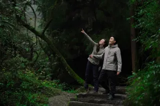 我在青城後山給新加坡情侶拍到的人生照片