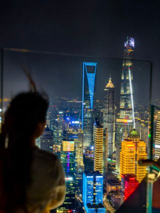 Enjoy the "Golden Hour" of Magic City at the Peak of Puxi｜｜Complete Guide to Shanghai Magnolia Viewing Platform