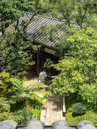 Nestled halfway up the mountain, this is the "hidden paradise" I found in Lijiang.