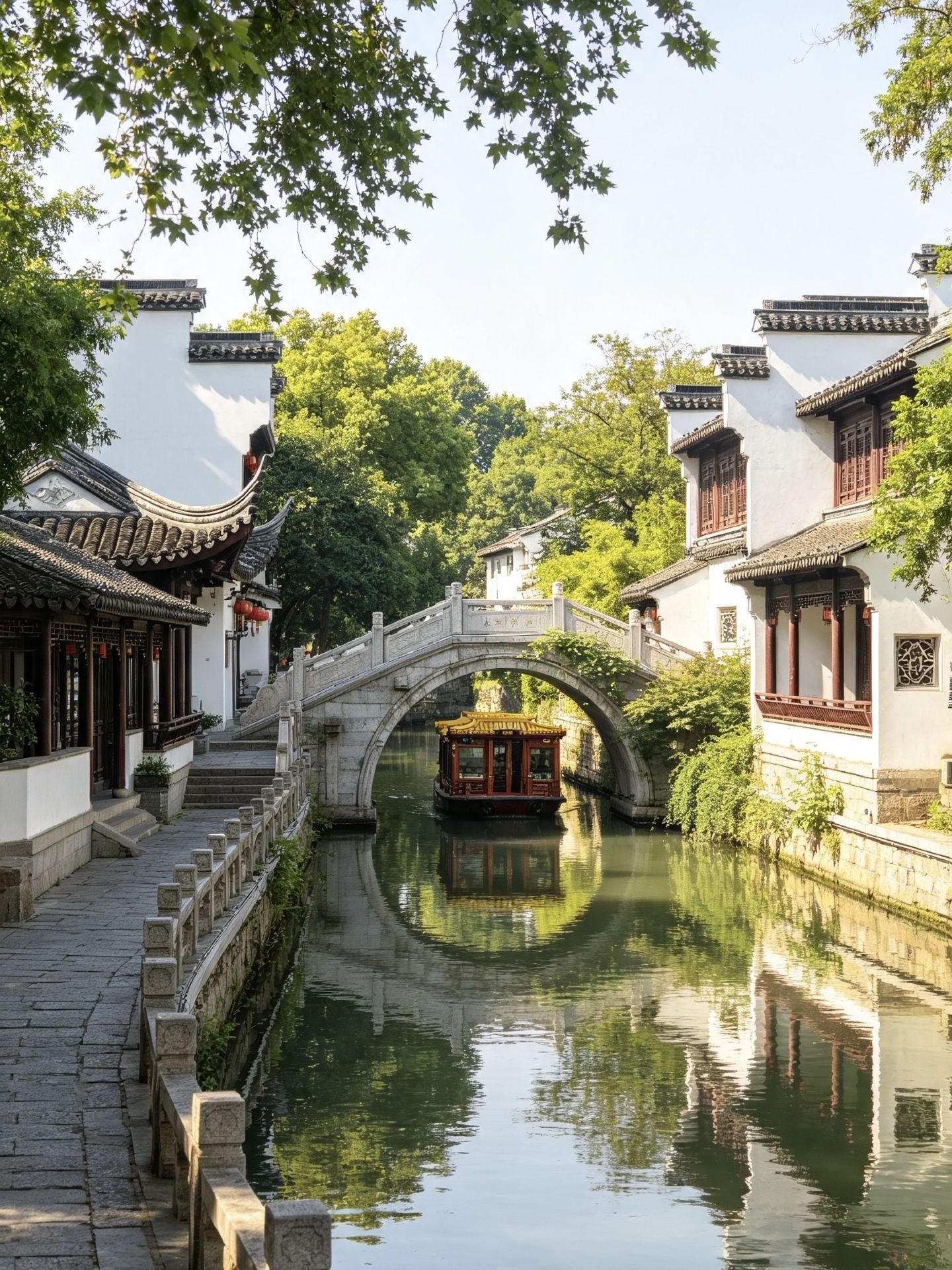 It's easy to be deterred by Nanjing's hot and humid weather. Being outdoors at noon feels like a sauna. If you don't plan your time and wander aimlessly, you'll likely suffer from heatstroke and feel sticky all over. However, as long as you avoid the high-temperature periods, the plane tree shade and historical sites of Jinling are truly worth a special visit. Get your guide ready and go!
· 
🚌 Transportation guide:
🔹 High-speed rail: Prioritize arriving at Nanjing Railway Station, which is closer to the old city attractions. Nanjing South Railway Station has ample subway lines, making it convenient to travel to and from the city center.
🔹 City transportation: The subway covers most core attractions.
🔹 Self-driving is not recommended: Roads in the old city are narrow, parking spaces are limited, and traffic jams waste time.
🔹 Zhongshan Scenic Area is very large; it's recommended to buy a scenic shuttle bus ticket to reduce unnecessary walking.
· 
How to explore Nanjing❓
☑️ Zhongshan Scenic Area (Sun Yat-sen Mausoleum, Music Stage, Meiling Palace, Ming Xiaoling Mausoleum): Sun Yat-sen Mausoleum is free, but requires advance reservation. The scenic area opens at 7:30 AM; early morning entry is recommended.
☑️ Nanjing Museum: Free admission, closed on Mondays. Be sure to reserve 7 days in advance. Ideal for a midday visit to escape the heat.
☑️ Laomendong, Confucius Temple Qinhuai River: Visit after dusk. It's too hot during the day, and the night view has a stronger ambiance.
☑️ Xuanwu Lake: Take a walk around the lake in the early morning. Summer lotuses are in full bloom, offering expansive views.
· 
📷 Must-visit attractions
📍 Sun Yat-sen Mausoleum: Climb 392 steps to the summit, surrounded by a sea of trees, and experience the grandeur of Republican-era architecture. Fewer tourists in the morning.
📍 Music Stage: A square surrounded by plane trees, with flocks of white doves, perfect for photos.
📍 Ming Xiaoling Mausoleum Stone Elephant Road: Dense green shade. Stroll along the sacred way to avoid the scorching sun.
📍 Nanjing Museum Republic of China Hall: Recreates Republican-era streets. Indoor venue unaffected by weather.
📍 Laomendong: Winding alleys, concentrated with various snacks. The atmosphere is fully enhanced when the lanterns light up.
· 
🚫 Practical tips to avoid pitfalls
❶ Snacks on the main street of Confucius Temple are generally overpriced. Look for authentic local delicacies in the surrounding alleys.
❷ Nanjing Museum tickets are in high demand; there are no internal scalper tickets.
❸ Do not spend long periods at outdoor attractions at noon. Try to arrange indoor activities between 11 AM and 4 PM.
· 
🚗 Suggested itinerary
Day 1: Arrive in Nanjing → Xuanwu Lake → Laomendong in the evening → Night cruise on Qinhuai River
Day 2: Full day at Zhongshan Scenic Area (Sun Yat-sen Mausoleum, Music Stage, Meiling Palace)
Day 3: Nanjing Museum → Yihe Road Plane Tree Avenue → Departure
· 
  