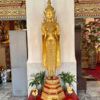วัดชนะสงคราม วัดดังตั้งใจกลางถนนข้าวสาร