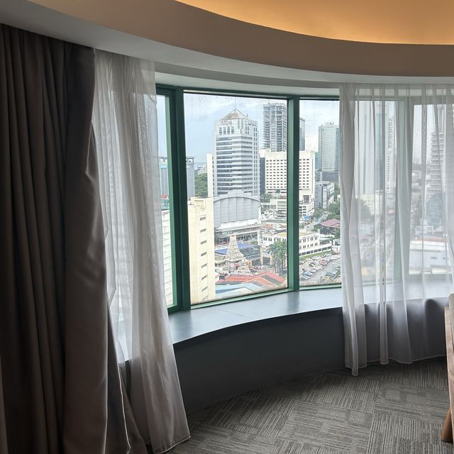 Clean and Super Spacious Hotel with Car Lift