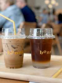 คาเฟ่ชะอำ 𝐛𝐎𝐧𝐧𝐢𝐞 𝐨𝐧 𝐭𝐡𝐞 𝐛𝐞𝐚𝐜𝐡  🏝️