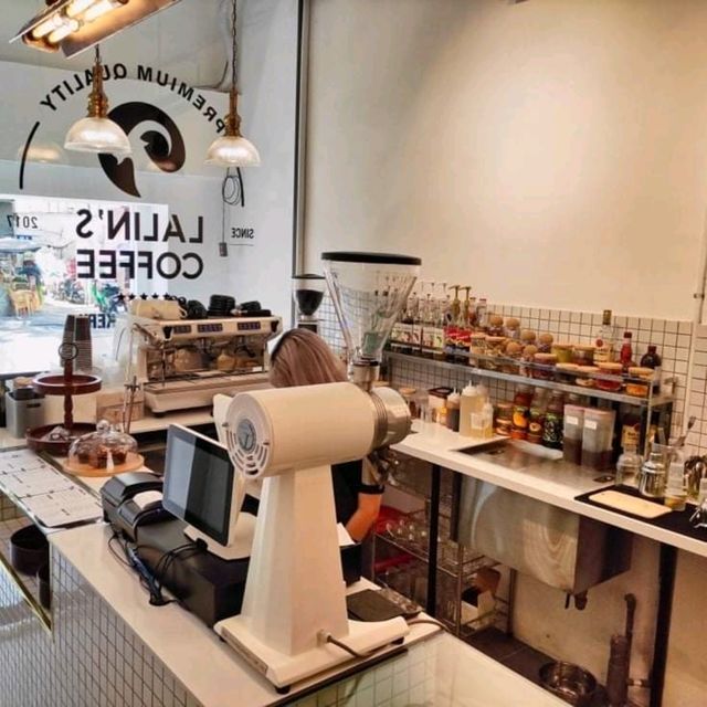 胡志明市時尚頹廢風格咖啡店 Lalin's Coffee