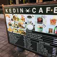 庫塔市區，寧靜幽雅的餐廳，一杯現打橘子汁冰沙，只要美金1元：Kedin Cafe