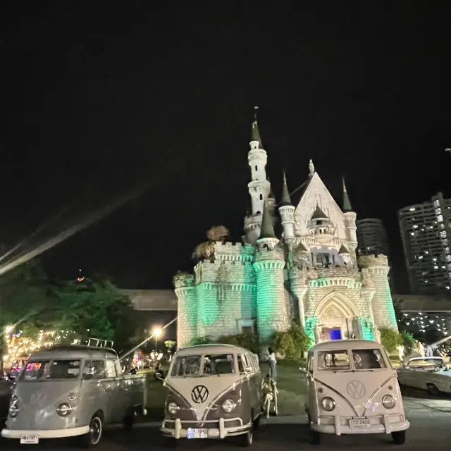 Castle Night Market- Jodd Fair in BkK