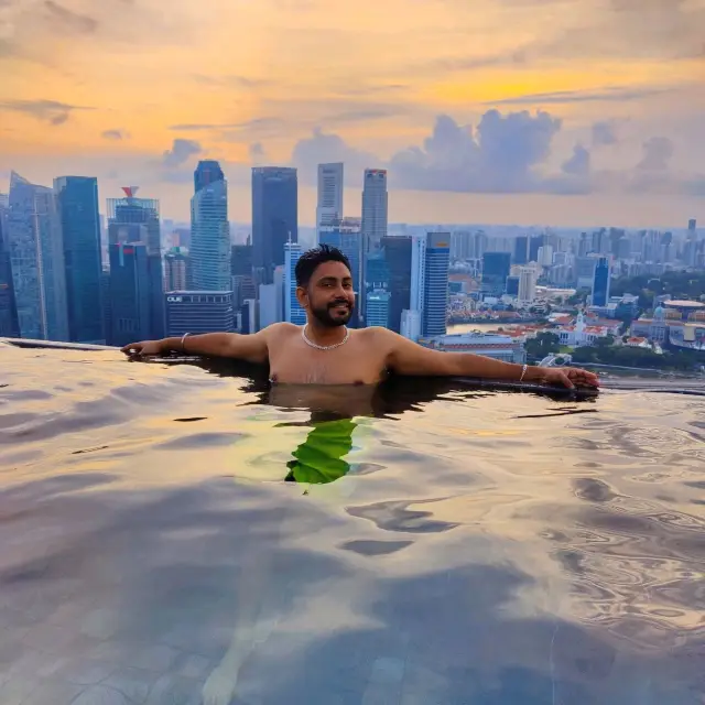 An eveving in infinity pool of MBS, Singapore 🇸🇬 