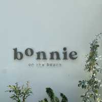 bOnnie on the beach คาเฟ่ริมทะเล หาดชะอำ หัวหิน