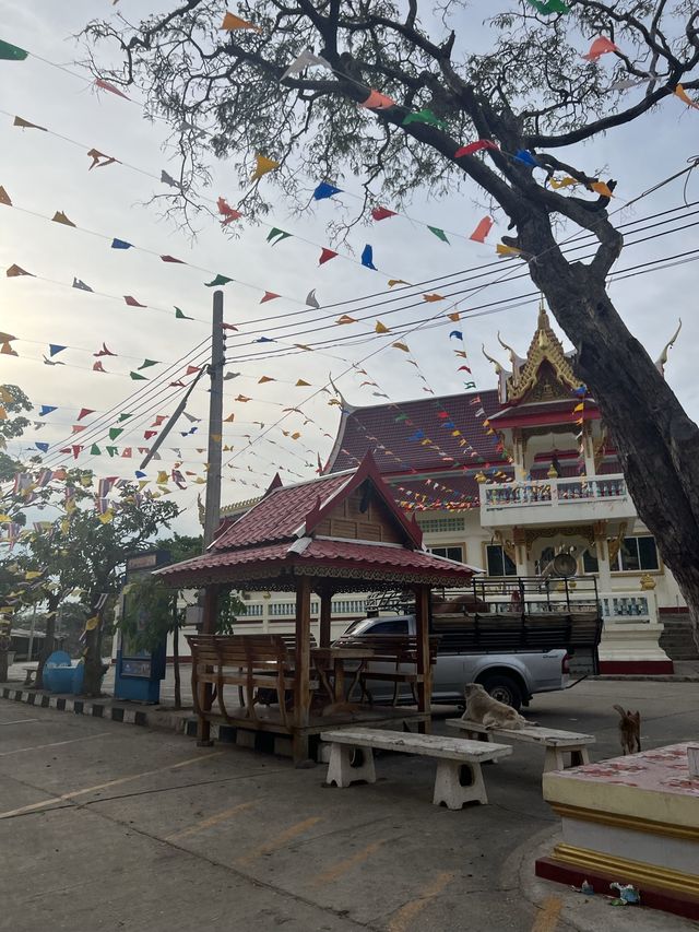 วัดเขาตะเกียบ หัวหิน