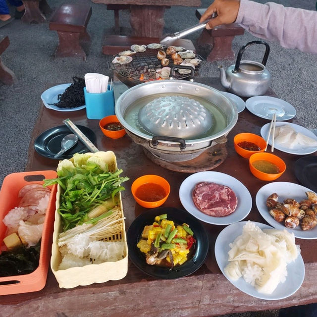 ร้านพุงกางหมูกะทะ ทะเลเผา กาญจนดิษฐ์
