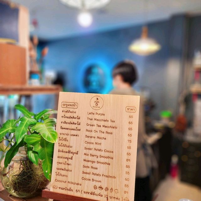 ร้านกาแฟริม​แม่น้ำบางปะกง
