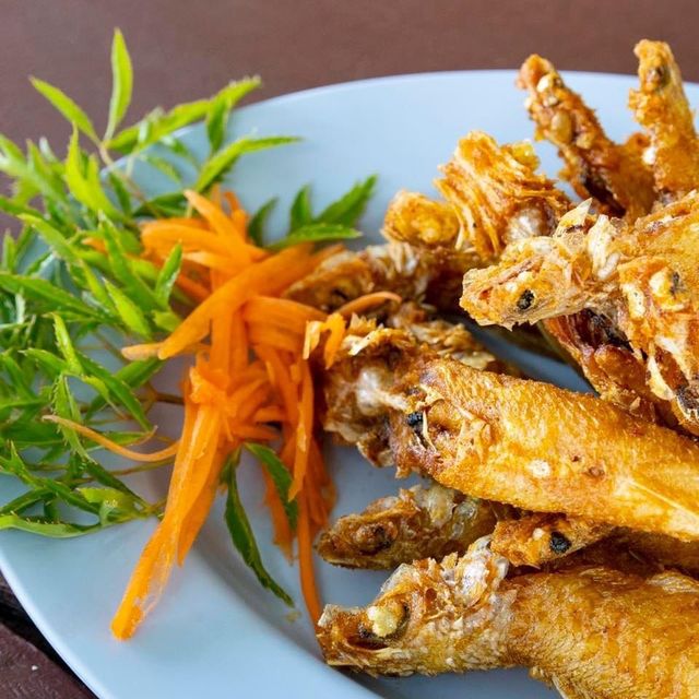 อร่อยฟินกินในแพ อาหารซีฟู้ดสด