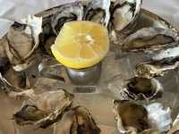 奧克蘭餐廳排名Oyster and Chop，就在港口旁邊，可以邊吃海鮮邊看風景唷