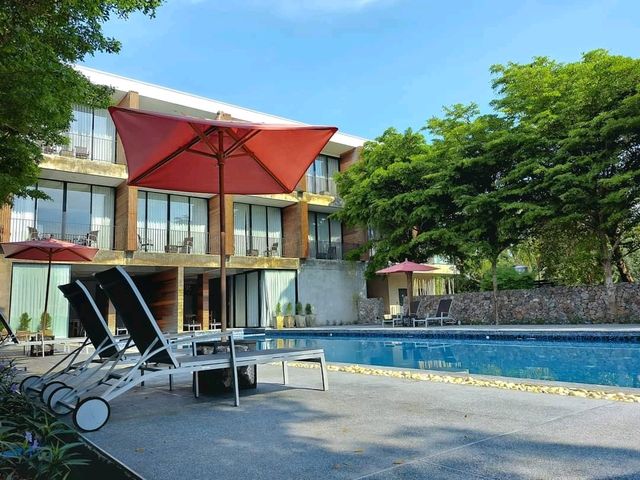 #ที่พักวิวสุดปัง ติดทะเลคลองวาฬ  Lipda Resort 