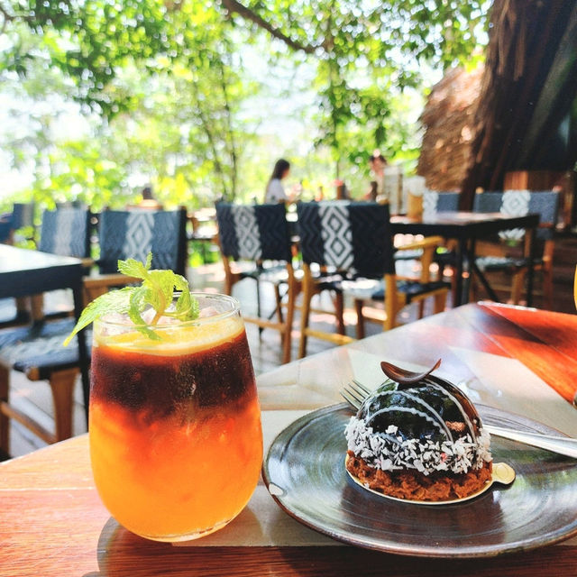 Three Monkeys Restaurant ภูเก็ต 