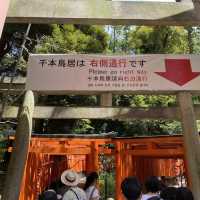 京都伏見稲荷「千本鳥居」は人々を魅了してやまない人気のスポット