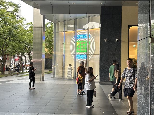 🚇 信義區捷運站：城市交通的便捷樞紐！🏙️