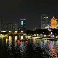 蘭桂坊成都：霓虹璀璨的夜遊體驗