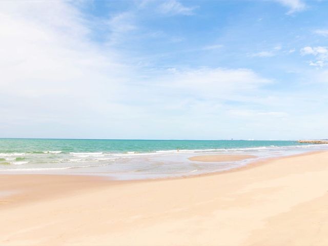 เที่ยวหาดแหลมเจริญ ระยอง ในวันฟ้าใส