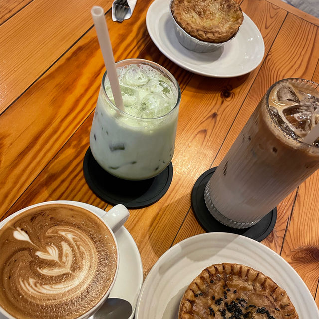 Outting the cafe in caffeine ☕️🥧