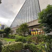 【東京】東京の文化の象徴、東京芸術劇場の外観