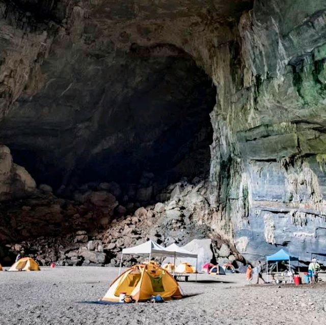 Must Visit in world famous Cave Hang En