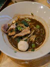 ร้านก๋วยเตี๋ยวเรือในห้าง ชามละ 18 บาท 