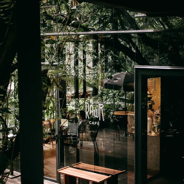 RAWR CAFE คาเฟ่สวย บนพื้นที่สีเขียวใจกลางสุขุมวิท