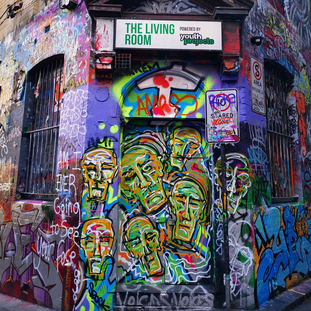 The famous street arts at Hosier Lane 