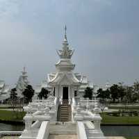 The fascinating white temple of Chiang Rai