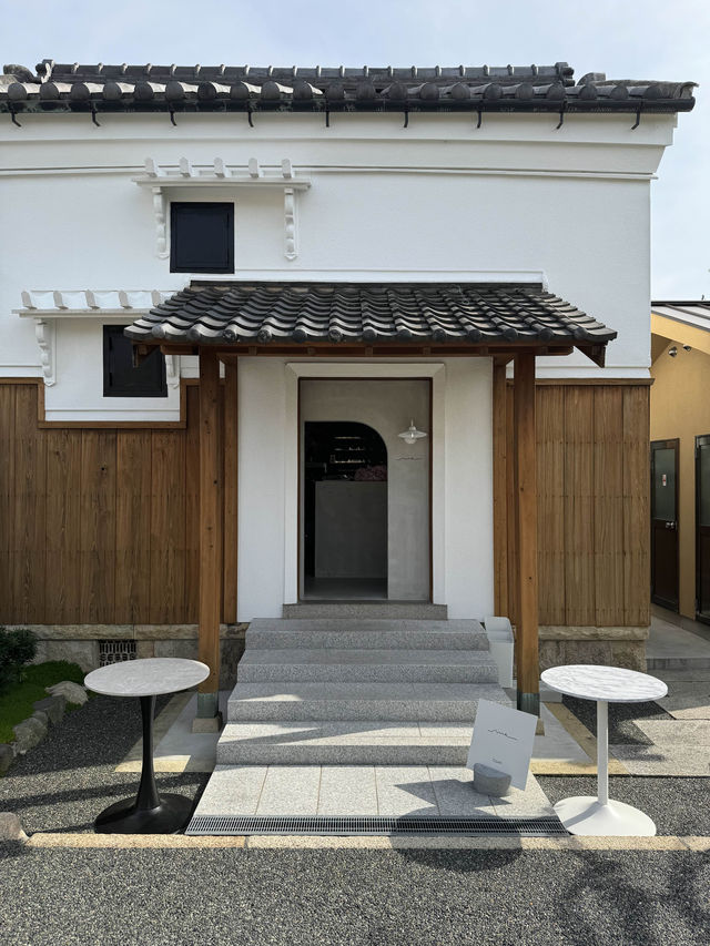 【大阪カフェ】蔵をリノベーション✨花に囲まれたフォトスタジオカフェ🌸