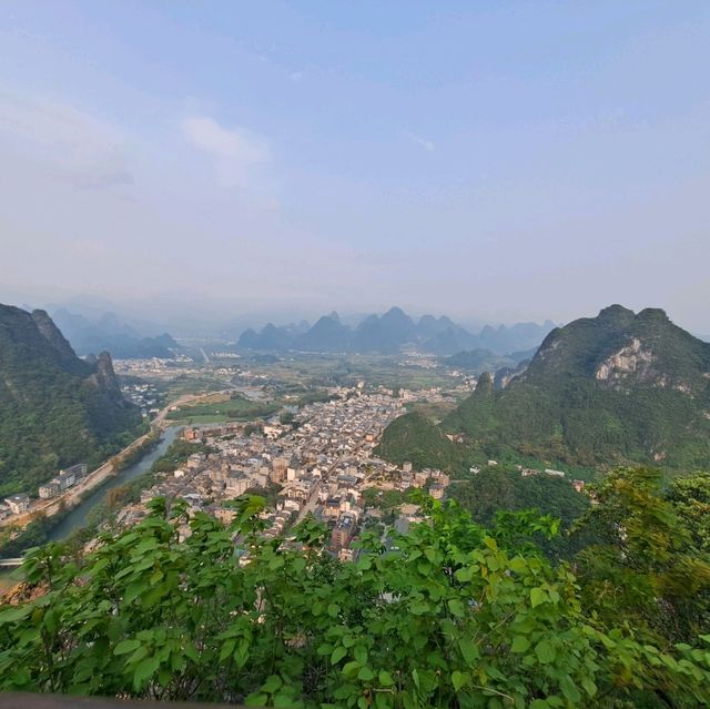 雨後興坪古鎮爬老寨山