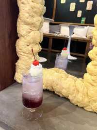 【福岡カフェ】推し活が楽しめる可愛いクリームソーダ