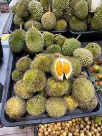 Very lively night market