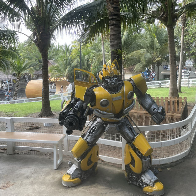 คาเฟ่ที่ทุกคนต้องหลงรัก ป้าบุญคาเฟ่ ครีราชา