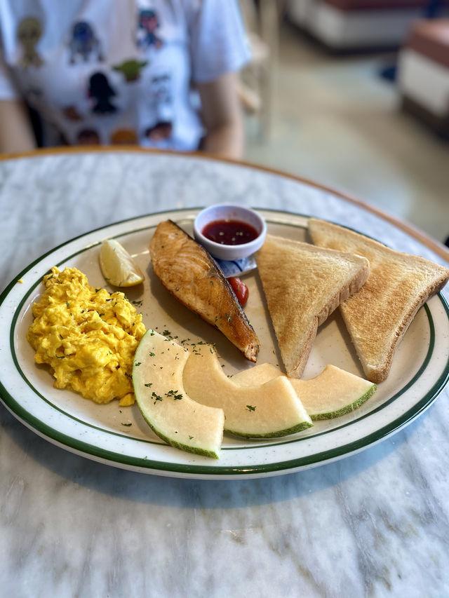 【中環】Green Waffle Diner: 必試招牌牛肉薯仔鑊仔和甜品 waffle