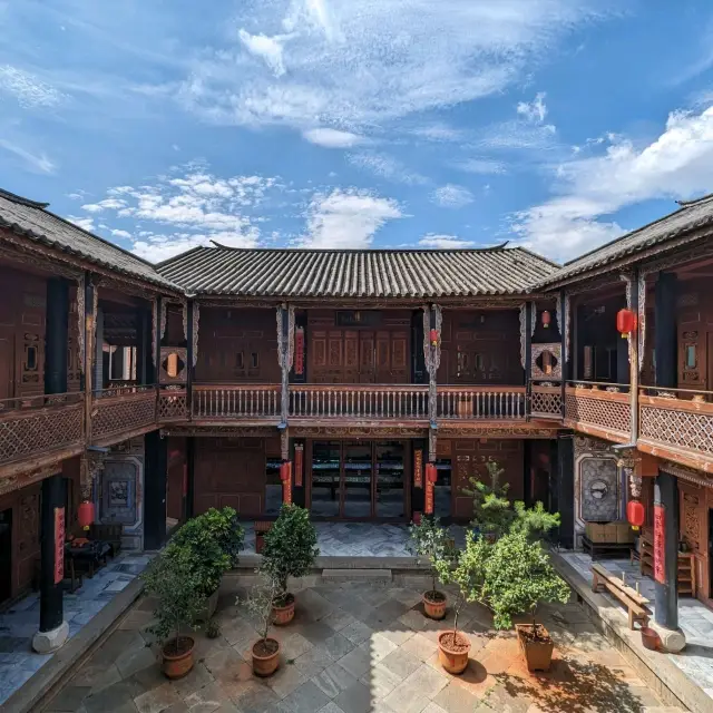 Tea Tasting at Yan Family Compound in Xizhou Village