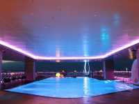 Sky pool ยามค่ำคืน 
