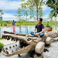 Where Retail Meets Tranquil Lakeside Living